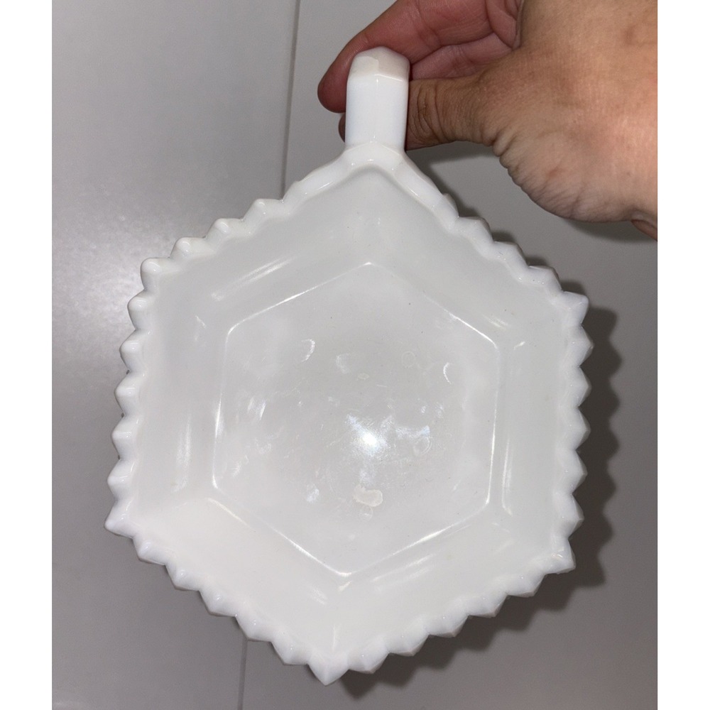 Vintage Westmoreland White English Hobnail Milk Glass 1-Handle Hexagon Bowl‎ - Picture 3 of 5